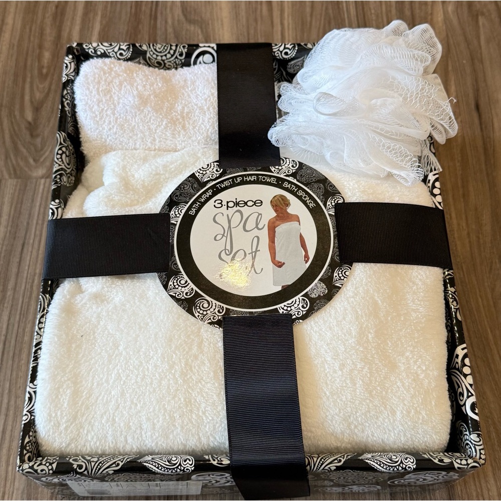 NWT 3-Piece Spa Set - White Bath & Body Gift Set